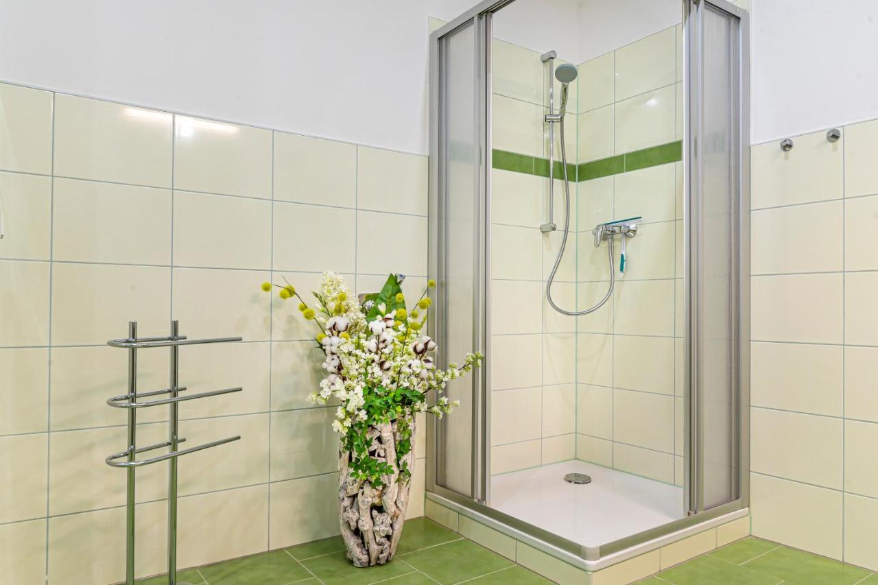 Komfortable Ferienwohnung In Halle Halle  ภายนอก รูปภาพ