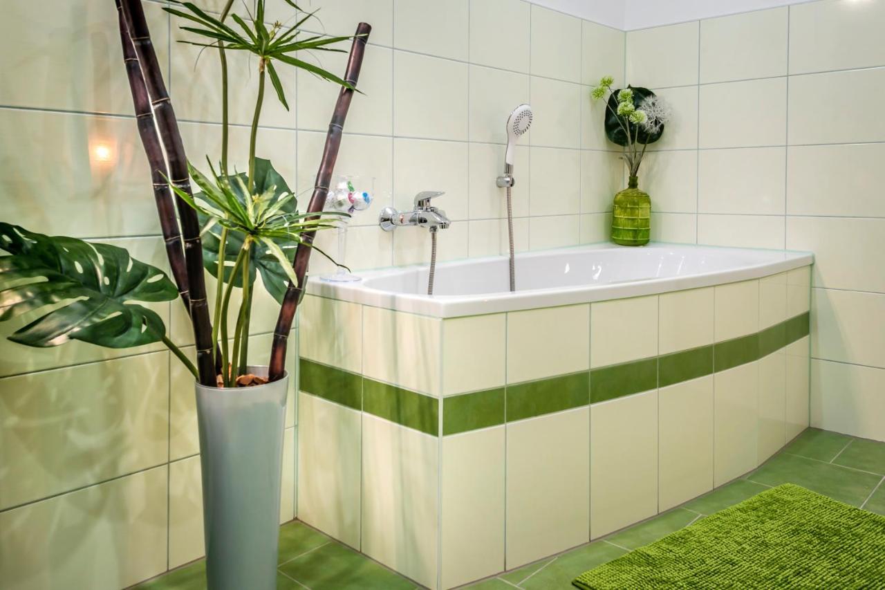Komfortable Ferienwohnung In Halle Halle  ภายนอก รูปภาพ